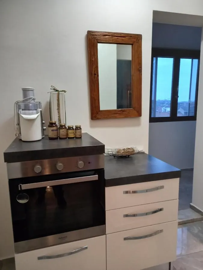 Apartment Home Suite Home - Super Attic Suite -With Free Parking - Zone Iulm & Naba & Navigli - Metro Subway Romolo Italy