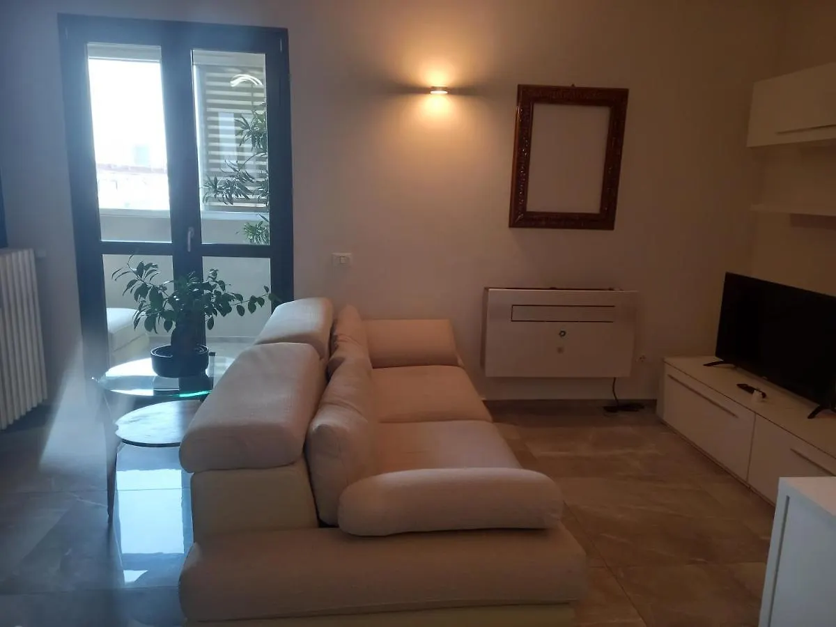 Arena Super Attic Suite - zone Iulm&Naba&Navigli - metro subway Romolo Appartamento Milano